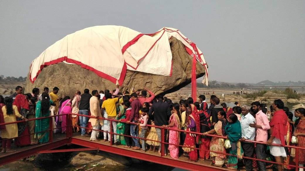 मकर संक्रांति पर लगता है मेला ,हथिया बाबा का यह धार्मिक स्थल श्रद्धालुओं के लिए बना आस्था का केंद, जानिए इससे जुड़ी प्रथा